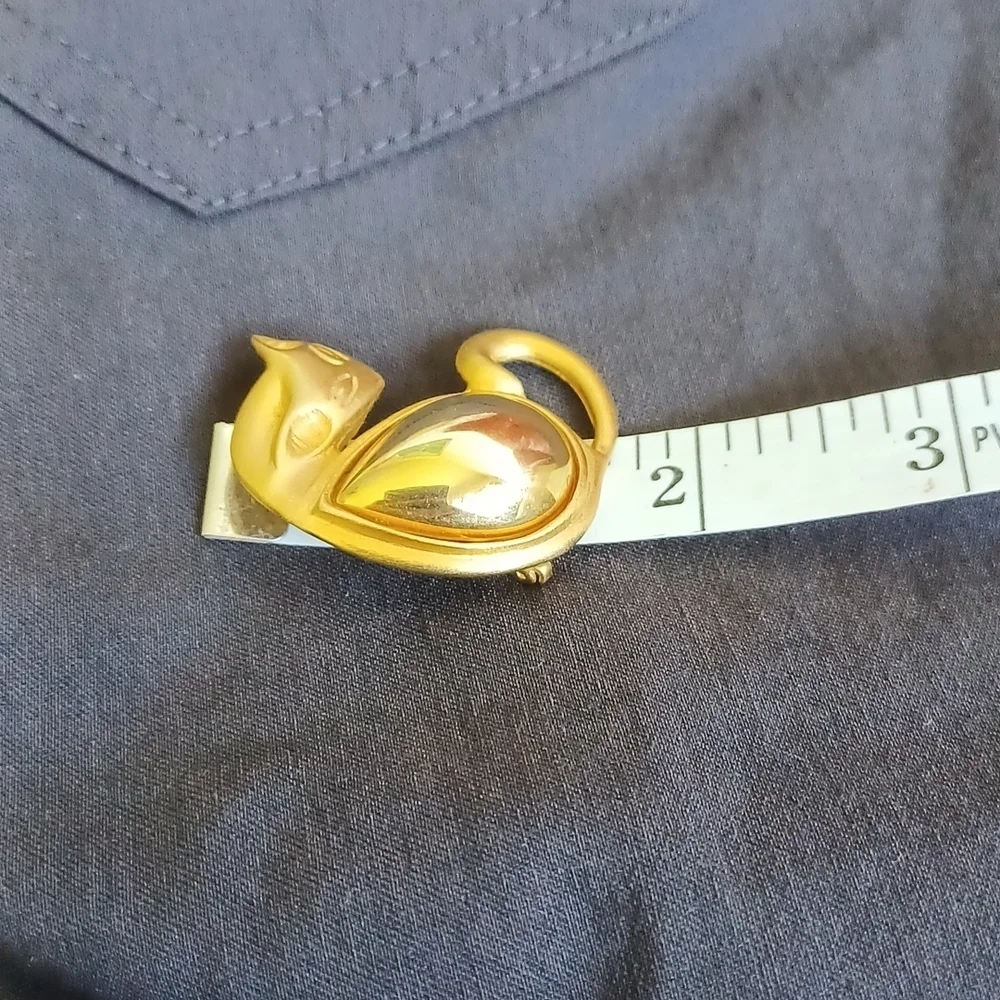 Sweet Vintage Siamese Cat Brooch, two-toned gold, can be hung as necklace, 1980s